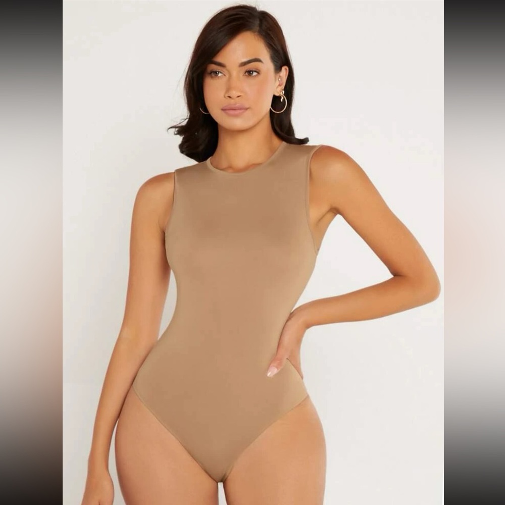SHEIN BASICS Solid Round Neck Fitted Tank Bodysuit